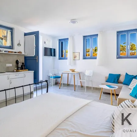 Apartamento Three Art House, Floor Open Plan Studio, Open Plan Art With Front Yard In