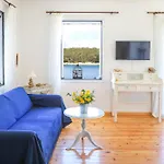 Apartman Three Art House, Floor Open Plan Studio, Open Plan Art With Front Yard In *