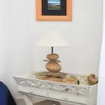 Three Art House, Floor Open Plan Studio, Open Plan Art With Front Yard In Apartman