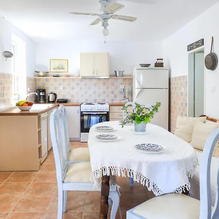 Three Art House, Floor Open Plan Studio, Open Plan Art With Front Yard In Fiszkárdo