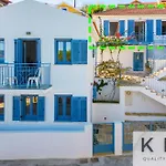 Three Art House, Floor Open Plan Studio, Open Plan Art With Front Yard In Apartamento