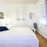 Three Art House, Floor Open Plan Studio, Open Plan Art With Front Yard In Apartamento *