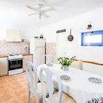 Three Art House, Floor Open Plan Studio, Open Plan Art With Front Yard In Apartamento