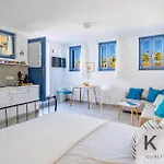 Apartamento Three Art House, Floor Open Plan Studio, Open Plan Art With Front Yard In