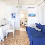 Three Art House, Floor Open Plan Studio, Open Plan Art With Front Yard In *