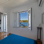 Apartamento Three Art House, Floor Open Plan Studio, Open Plan Art With Front Yard In