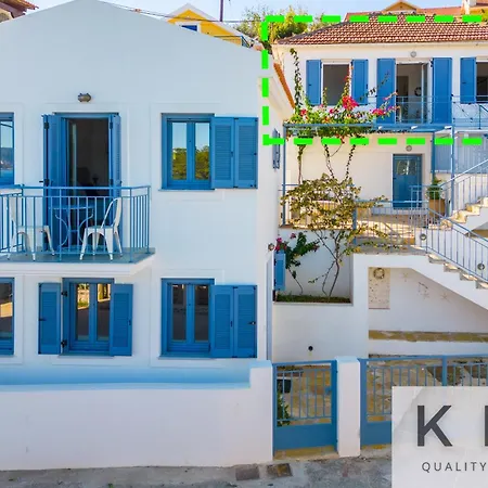 Three Art House, Floor Open Plan Studio, Open Plan Art With Front Yard In Apartment