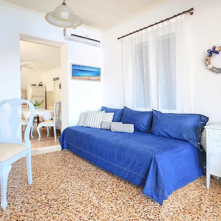 Daire Three Art House, Floor Open Plan Studio, Open Plan Art With Front Yard In Fiskardo