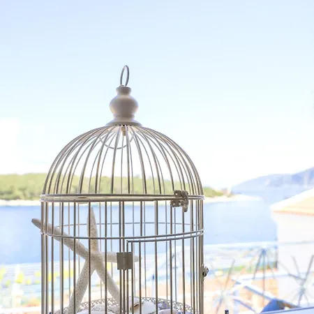 Apartment Three Art House, Floor Open Plan Studio, Open Plan Art With Front Yard In Fiskardo