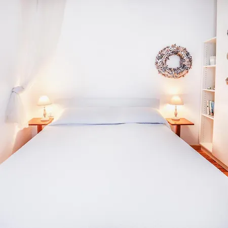 Three Art House, Floor Open Plan Studio, Open Plan Art With Front Yard In Fiskardo