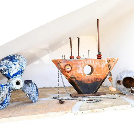 Three Art House, Floor Open Plan Studio, Open Plan Art With Front Yard In