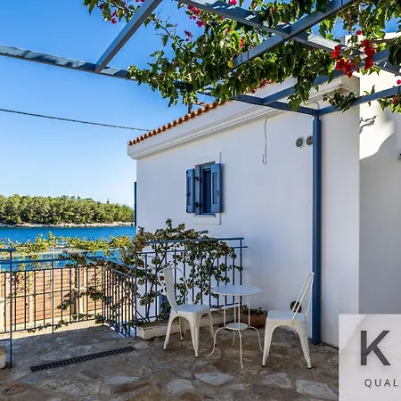 Three Art House, Floor Open Plan Studio, Open Plan Art With Front Yard In *