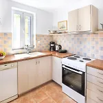 Three Art House, Floor Open Plan Studio, Open Plan Art With Front Yard In Apartamento