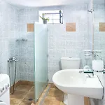 Three Art House, Floor Open Plan Studio, Open Plan Art With Front Yard In Apartamento *