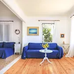 Three Art House, Floor Open Plan Studio, Open Plan Art With Front Yard In Apartamento Fiskardo