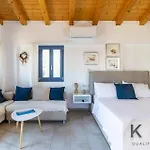 Three Art House, Floor Open Plan Studio, Open Plan Art With Front Yard In * Fiskardo